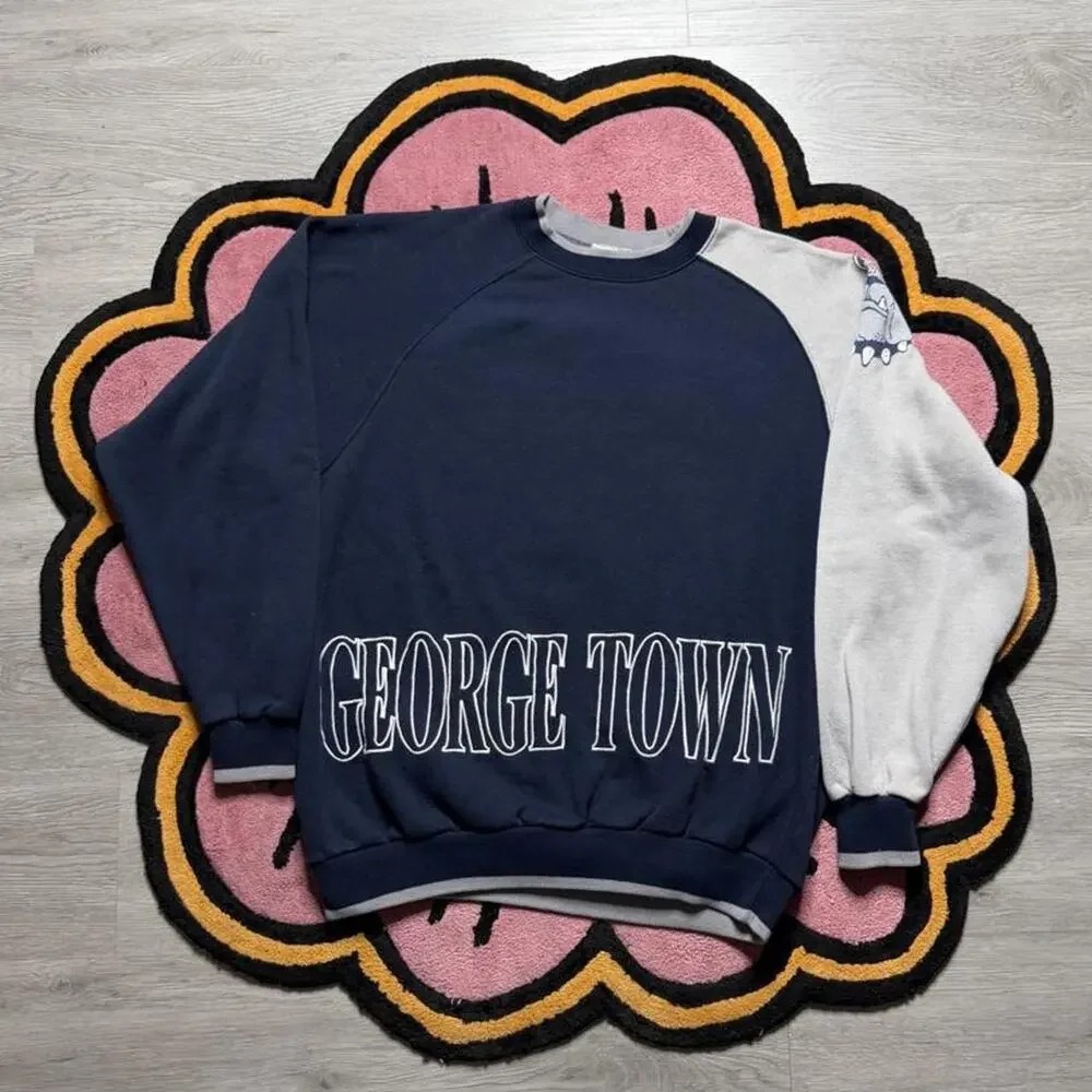 Vintage 90’s Georgetown University Embroidered Logo Crewneck Sweatshirt L/XL